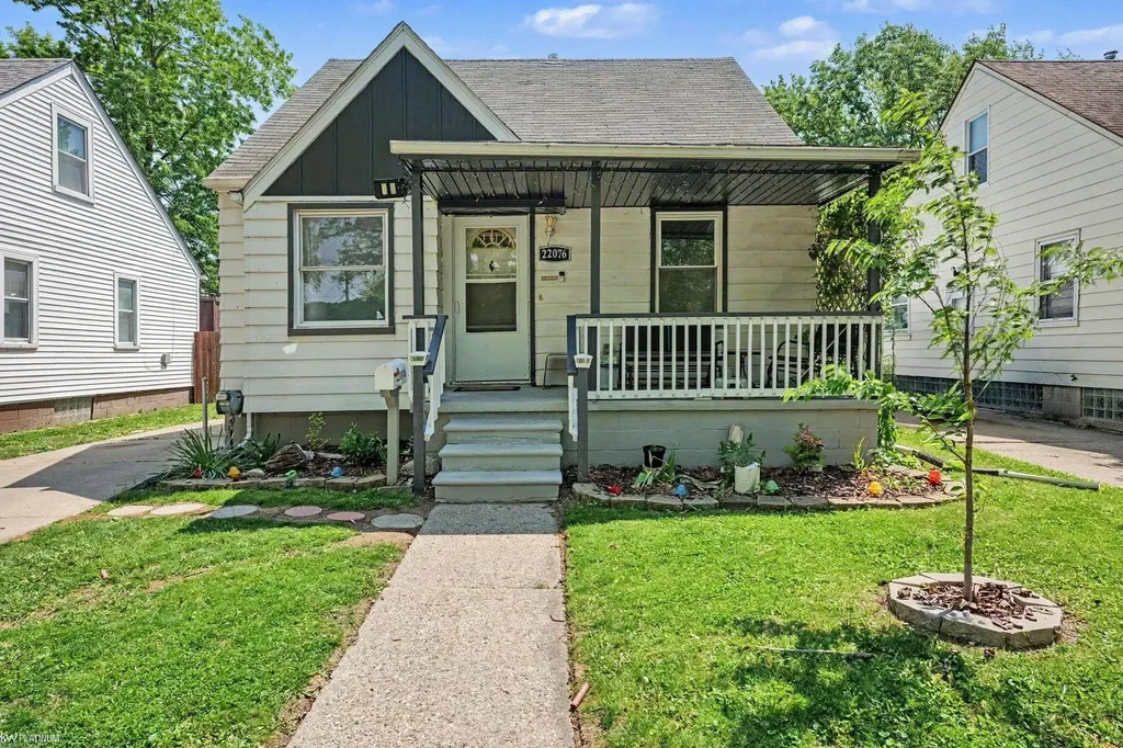 22076 Tuscany Avenue Eastpointe City MI 48021
