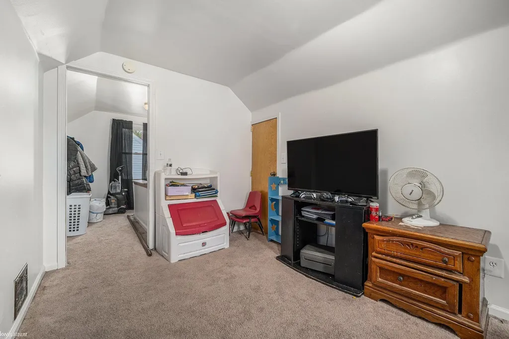 22076 Tuscany Avenue Eastpointe City MI 48021