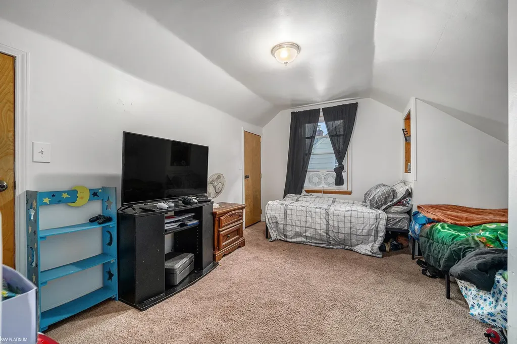 22076 Tuscany Avenue Eastpointe City MI 48021