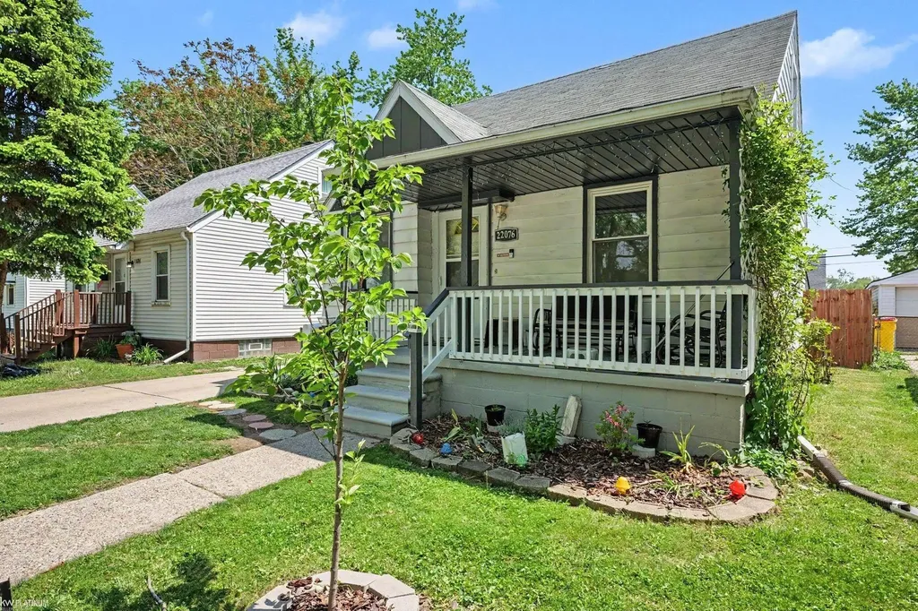 22076 Tuscany Avenue Eastpointe City MI 48021