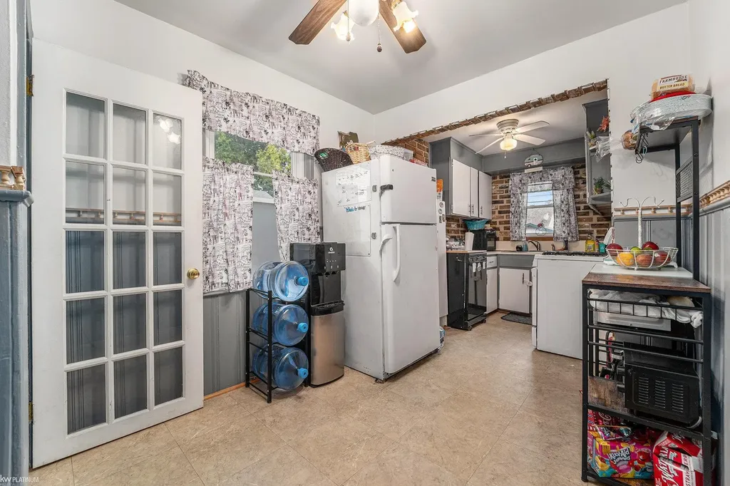 22076 Tuscany Avenue Eastpointe City MI 48021