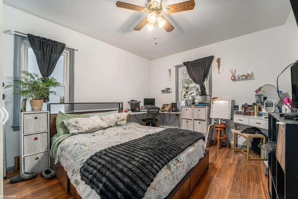 22076 Tuscany Avenue Eastpointe City MI 48021