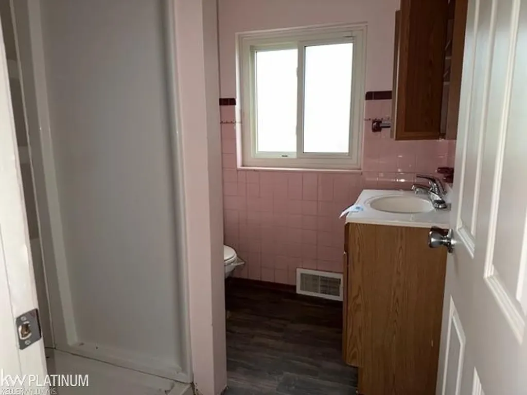 5439 River Road East China Township MI 48054