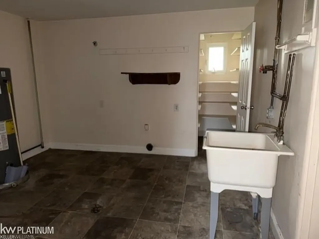 5439 River Road East China Township MI 48054