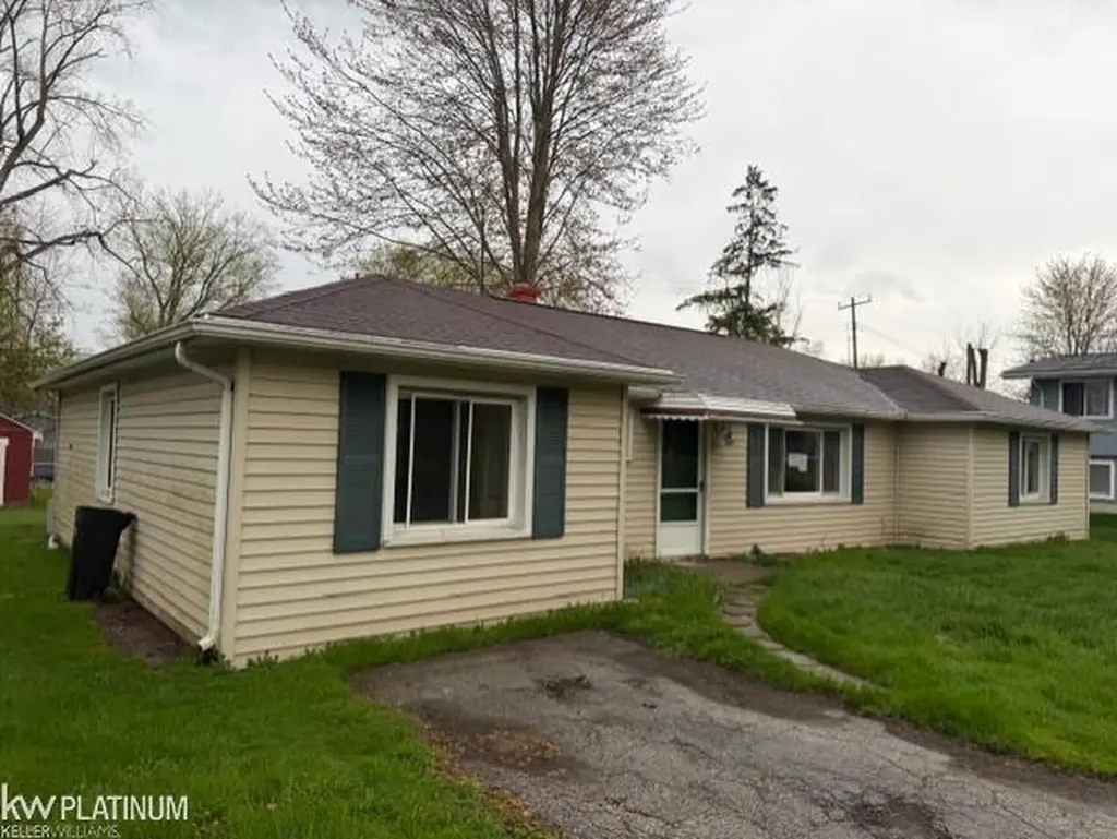 5439 River Road East China Township MI 48054