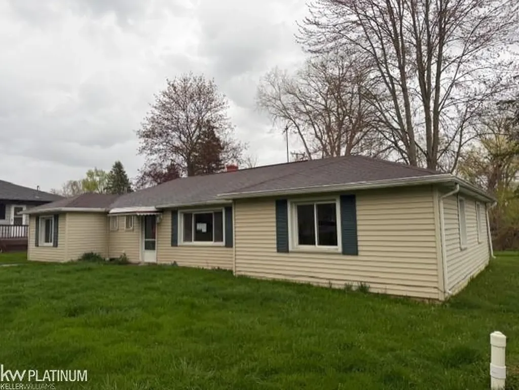 5439 River Road East China Township MI 48054