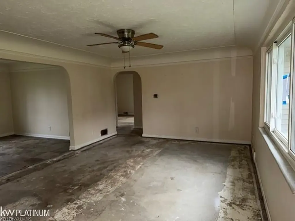 5439 River Road East China Township MI 48054