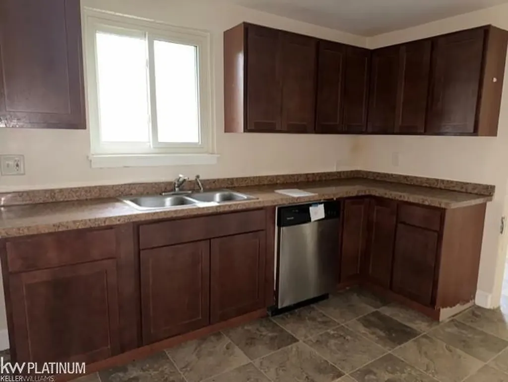 5439 River Road East China Township MI 48054