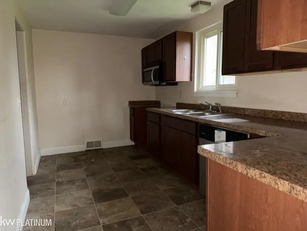 5439 River Road East China Township MI 48054