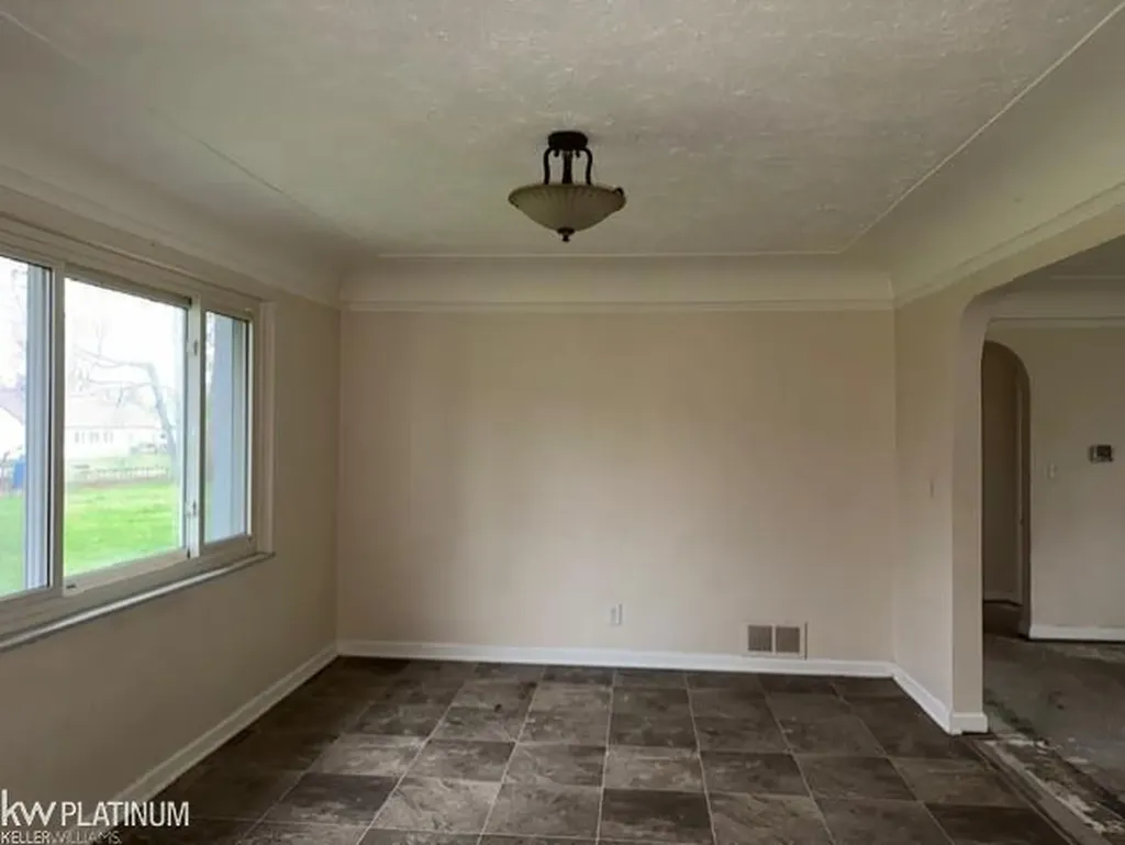 5439 River Road East China Township MI 48054