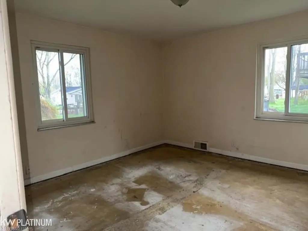 5439 River Road East China Township MI 48054