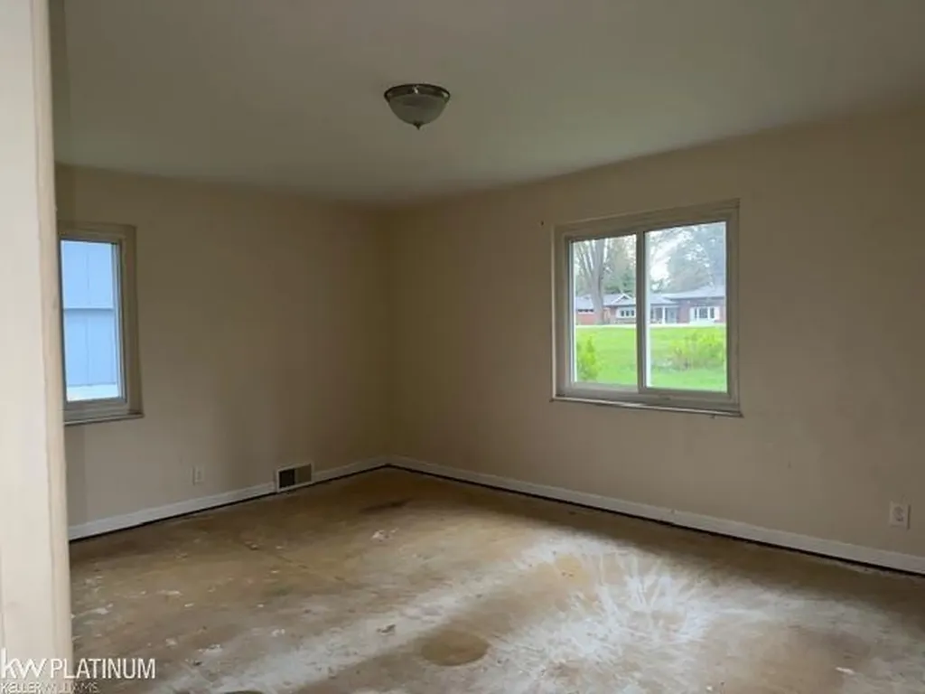 5439 River Road East China Township MI 48054