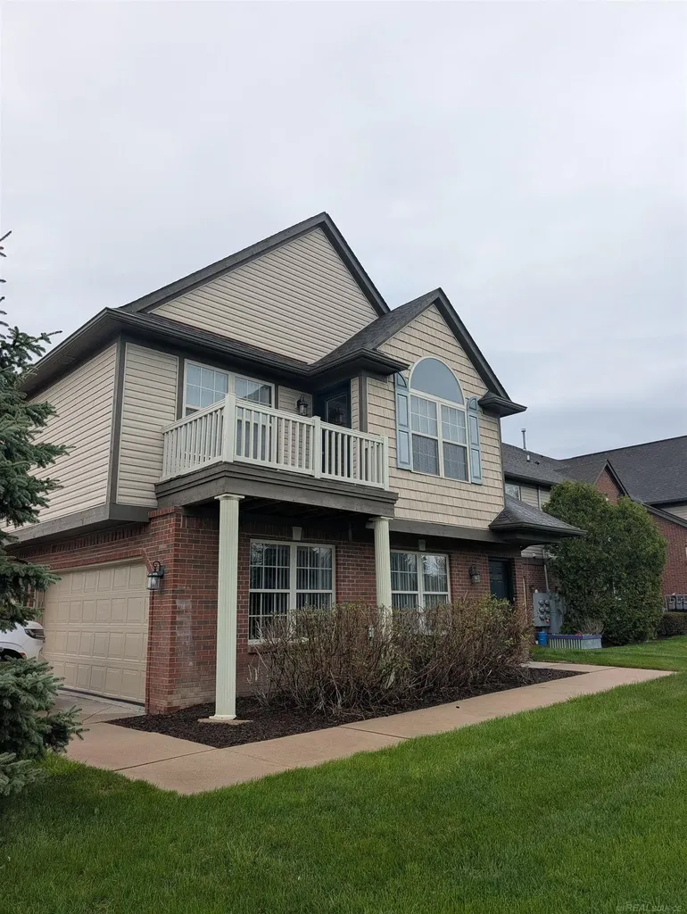 32974 Redstone Drive Chesterfield Township MI 48047