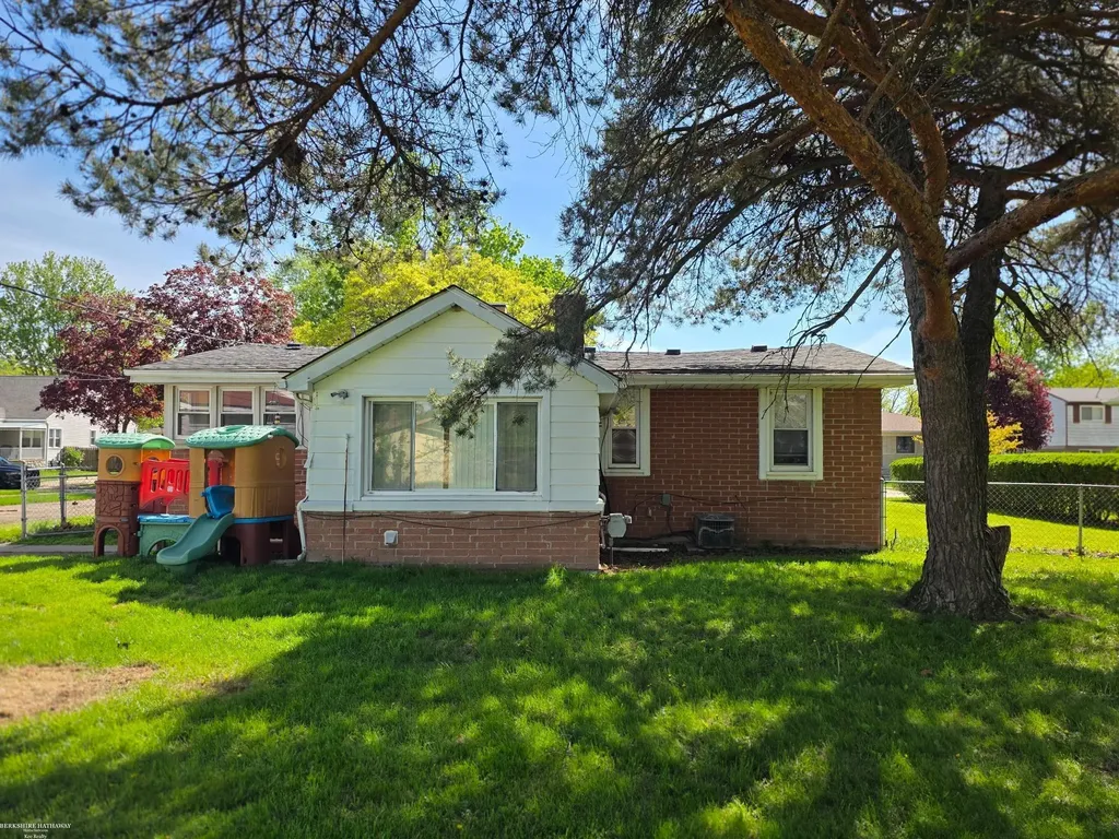 27815 Shock Street St. Clair Shores City MI 48081