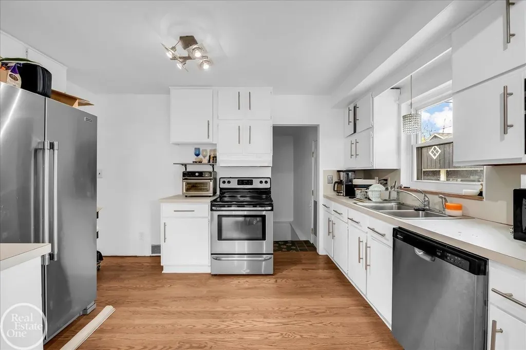 2313 Stanhope Street Grosse Pointe Woods City MI 48236