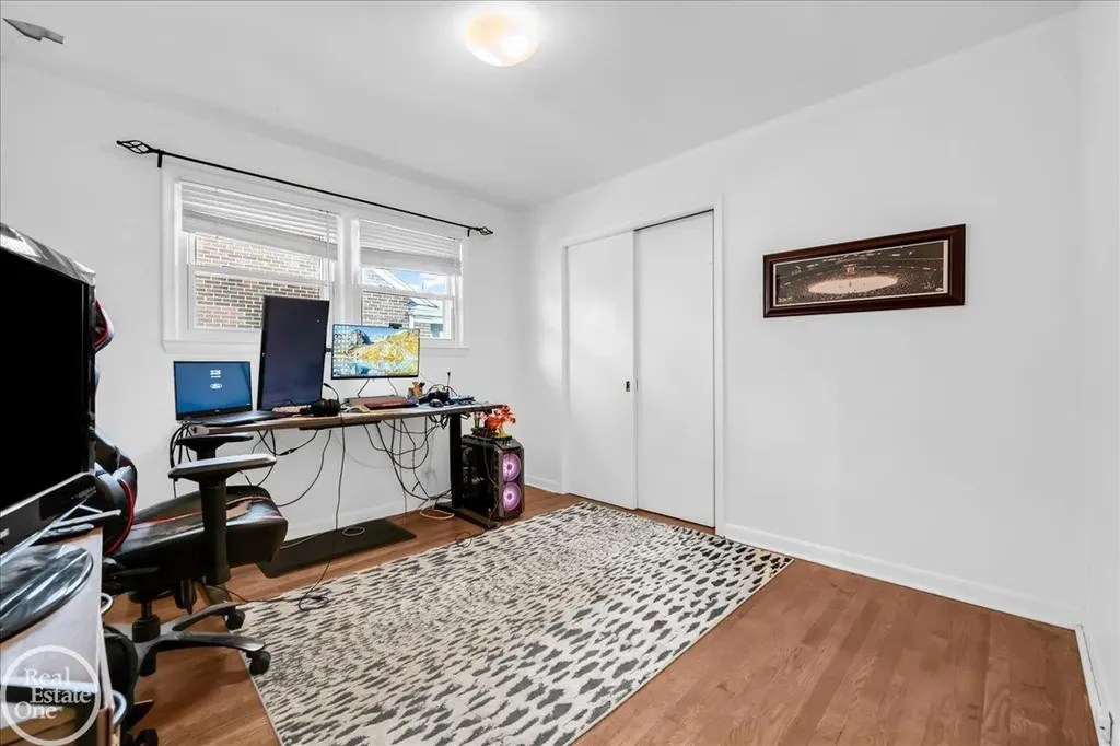 2313 Stanhope Street Grosse Pointe Woods City MI 48236