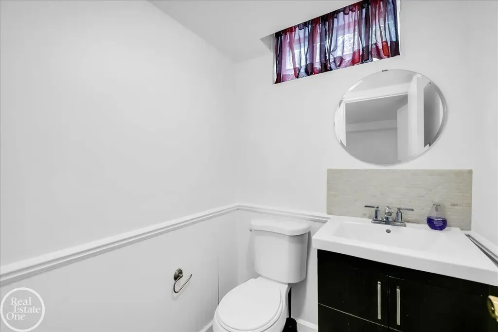 2313 Stanhope Street Grosse Pointe Woods City MI 48236