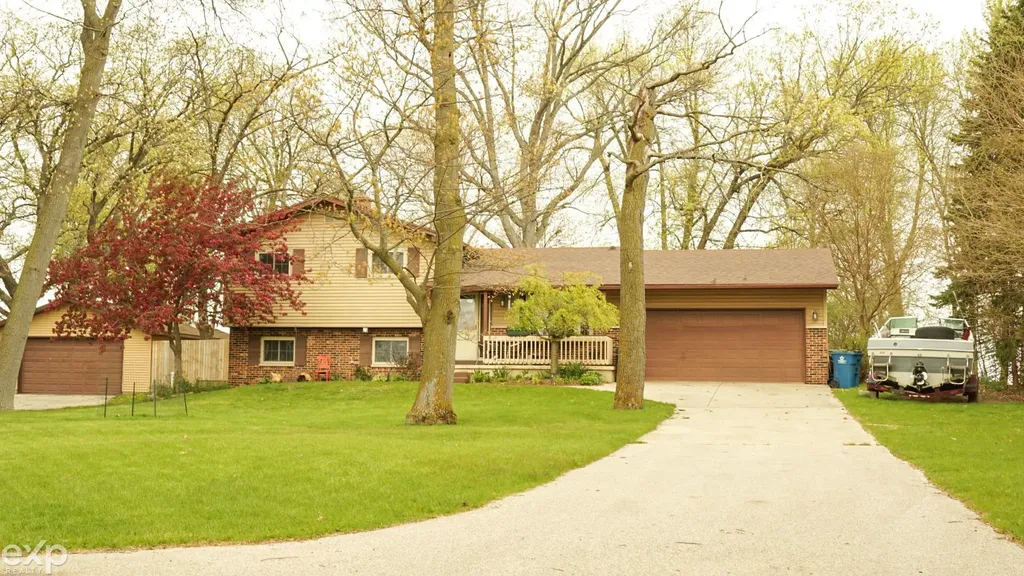 695 Knodt Road Essexville City MI 48732