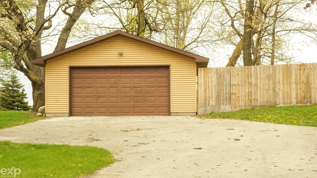 695 Knodt Road Essexville City MI 48732