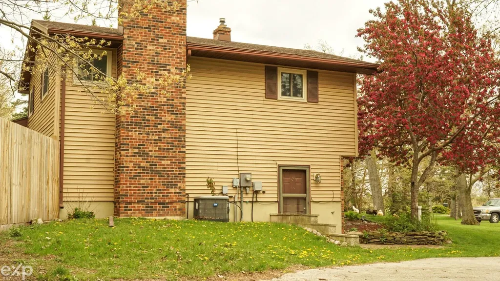 695 Knodt Road Essexville City MI 48732