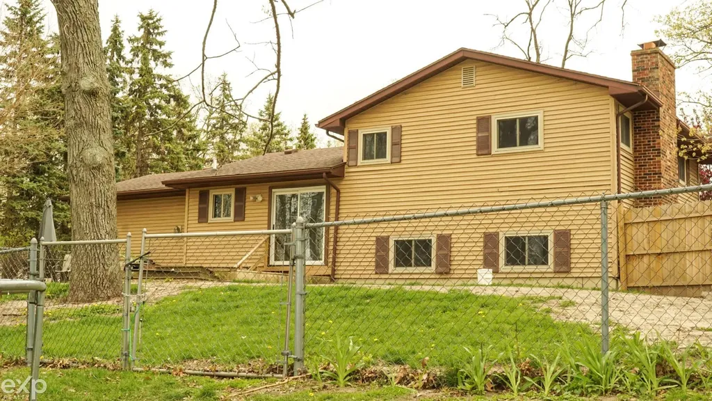 695 Knodt Road Essexville City MI 48732