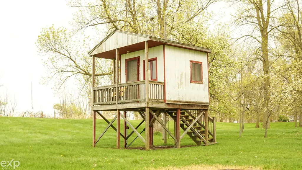 695 Knodt Road Essexville City MI 48732