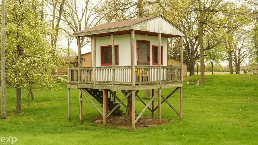 695 Knodt Road Essexville City MI 48732