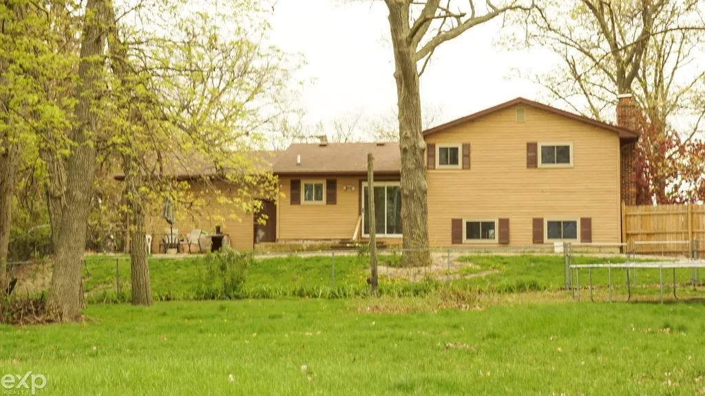 695 Knodt Road Essexville City MI 48732