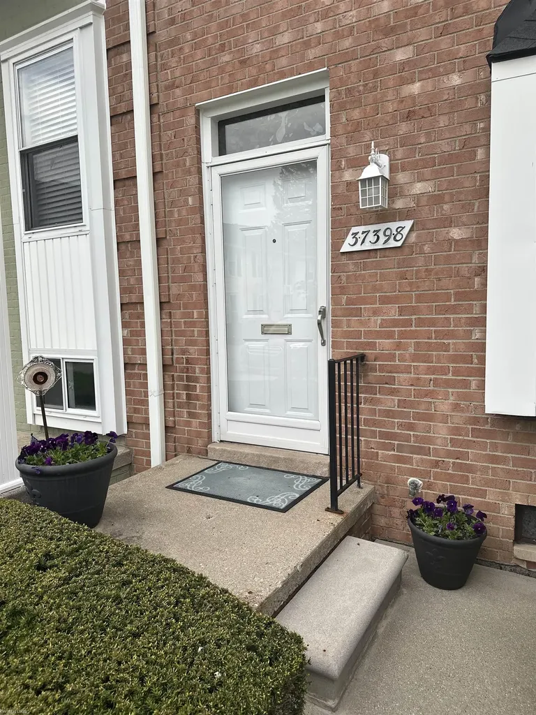 37398 Charter Oaks Boulevard Clinton Charter Township MI 48036