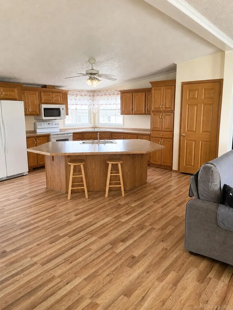 6524 N 96th Avenue Pentwater Township MI 49420