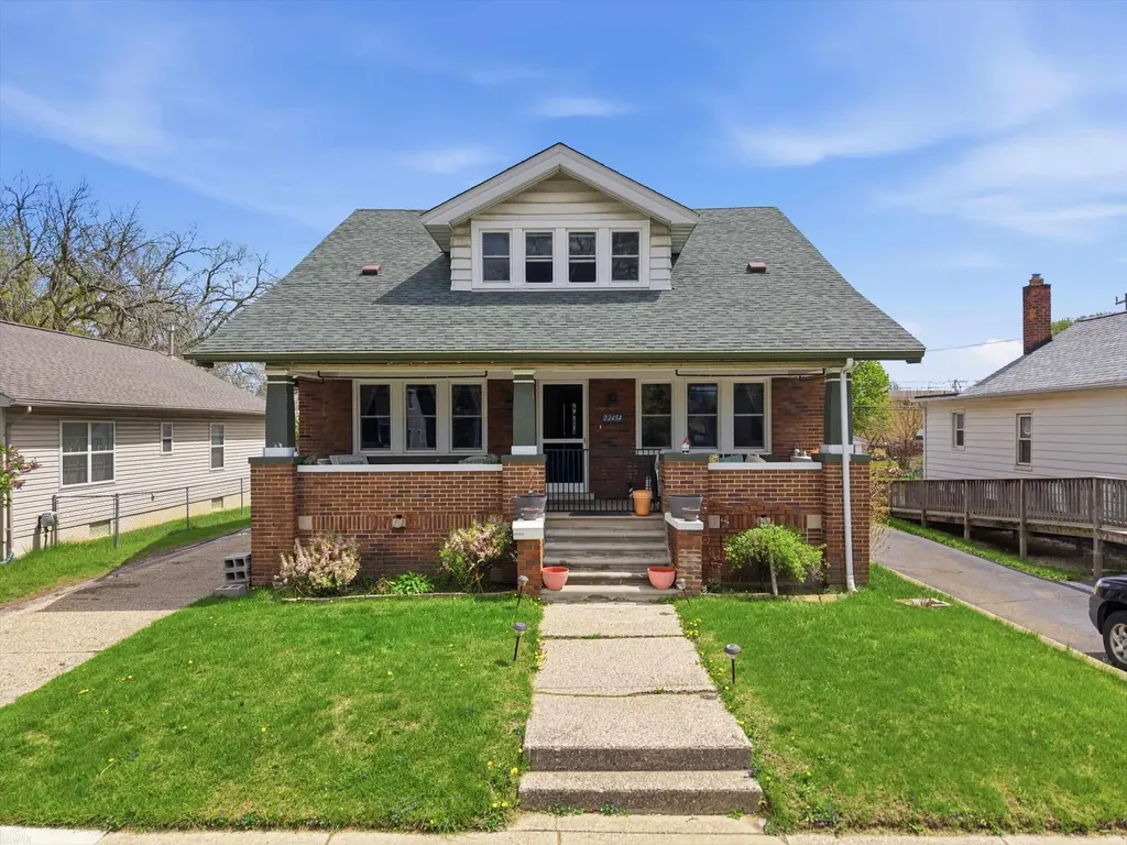 22454 Pleasant Avenue Eastpointe City MI 48021
