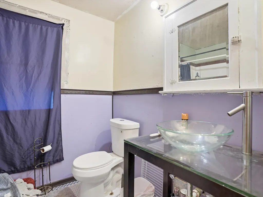 22454 Pleasant Avenue Eastpointe City MI 48021