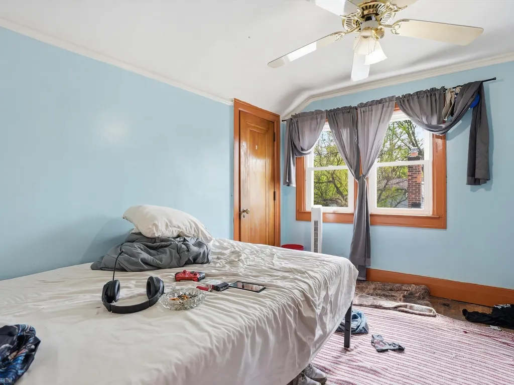 22454 Pleasant Avenue Eastpointe City MI 48021