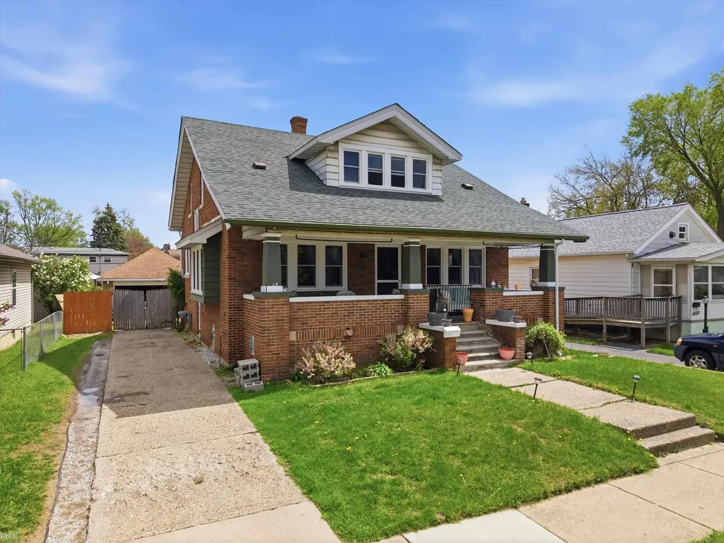 22454 Pleasant Avenue Eastpointe City MI 48021