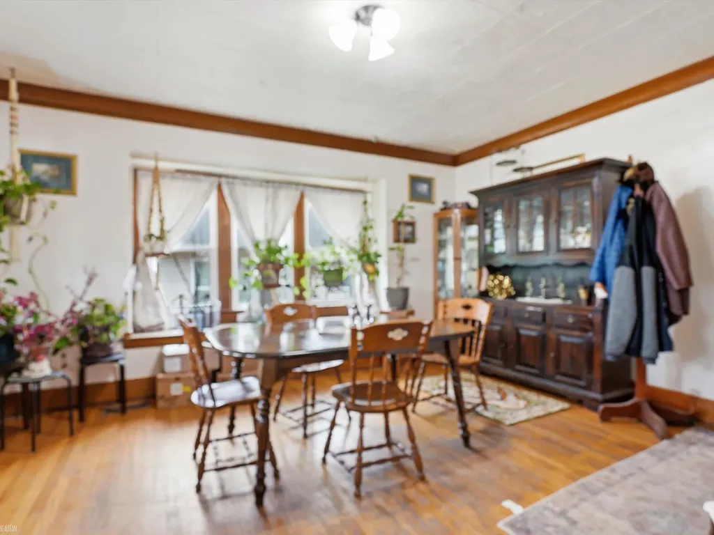 22454 Pleasant Avenue Eastpointe City MI 48021