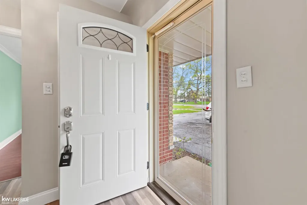 27080 S River Road Harrison Charter Township MI 48045