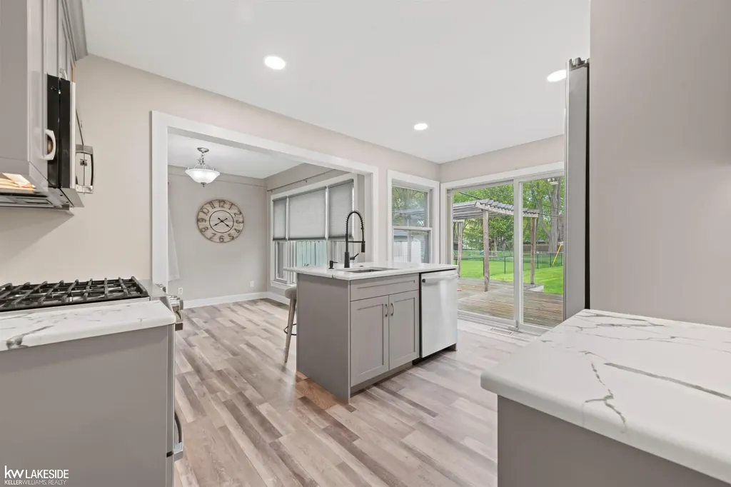 27080 S River Road Harrison Charter Township MI 48045