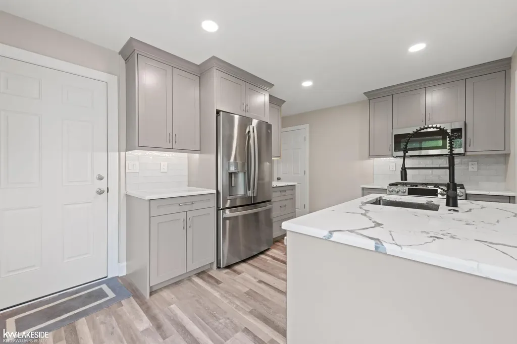 27080 S River Road Harrison Charter Township MI 48045
