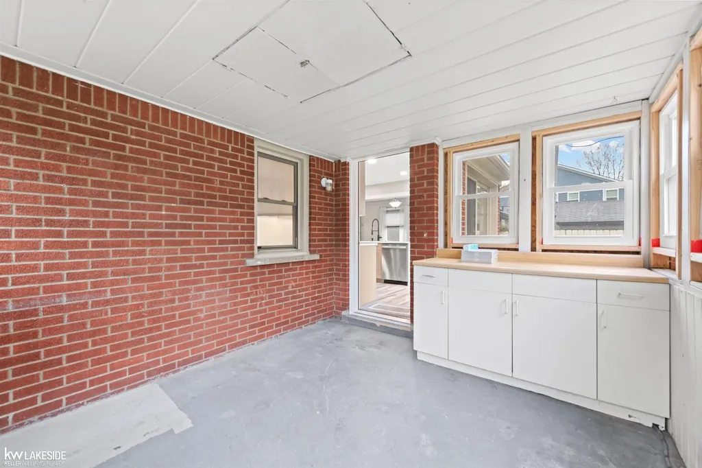 27080 S River Road Harrison Charter Township MI 48045