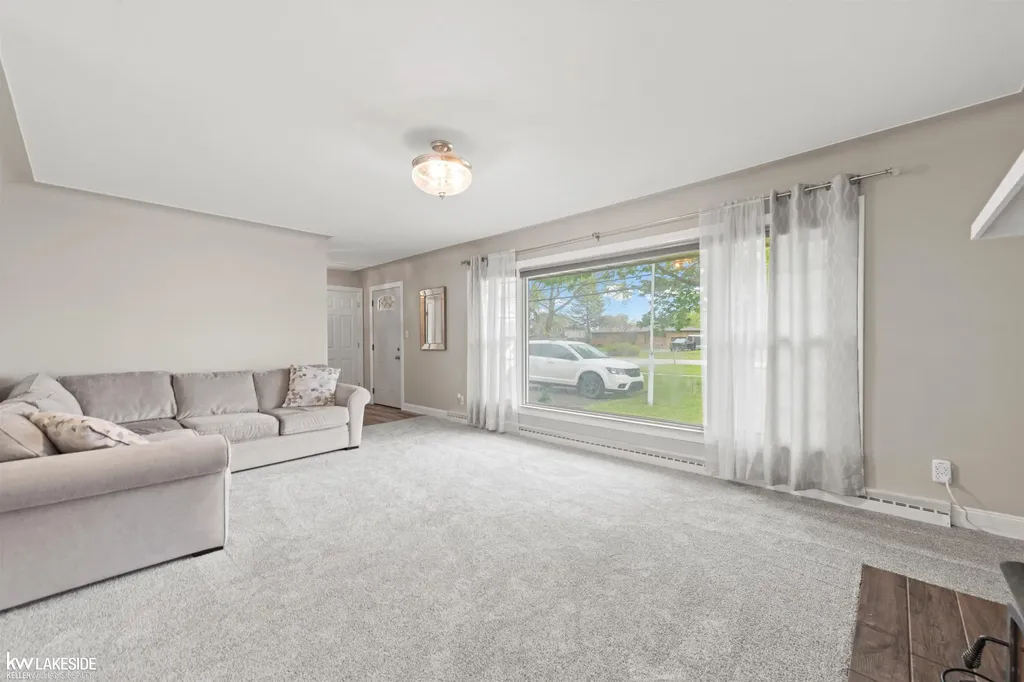 27080 S River Road Harrison Charter Township MI 48045