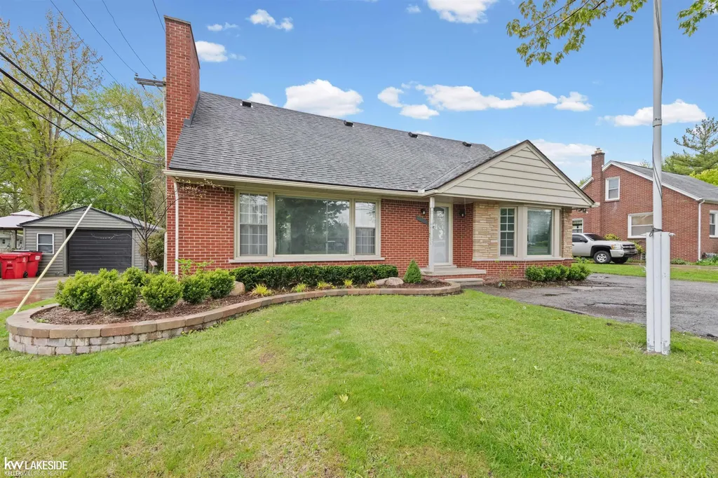 27080 S River Road Harrison Charter Township MI 48045