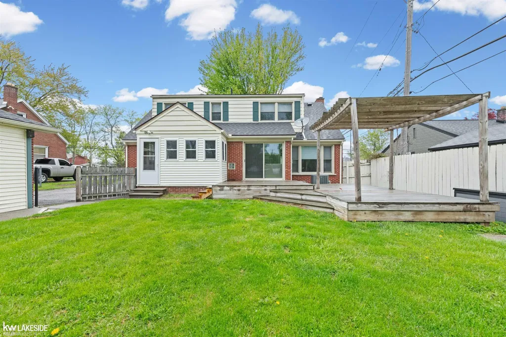 27080 S River Road Harrison Charter Township MI 48045