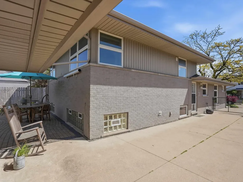 22445 Lange Street St. Clair Shores City MI 48080
