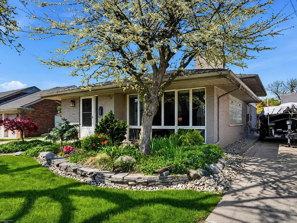 22445 Lange Street St. Clair Shores City MI 48080