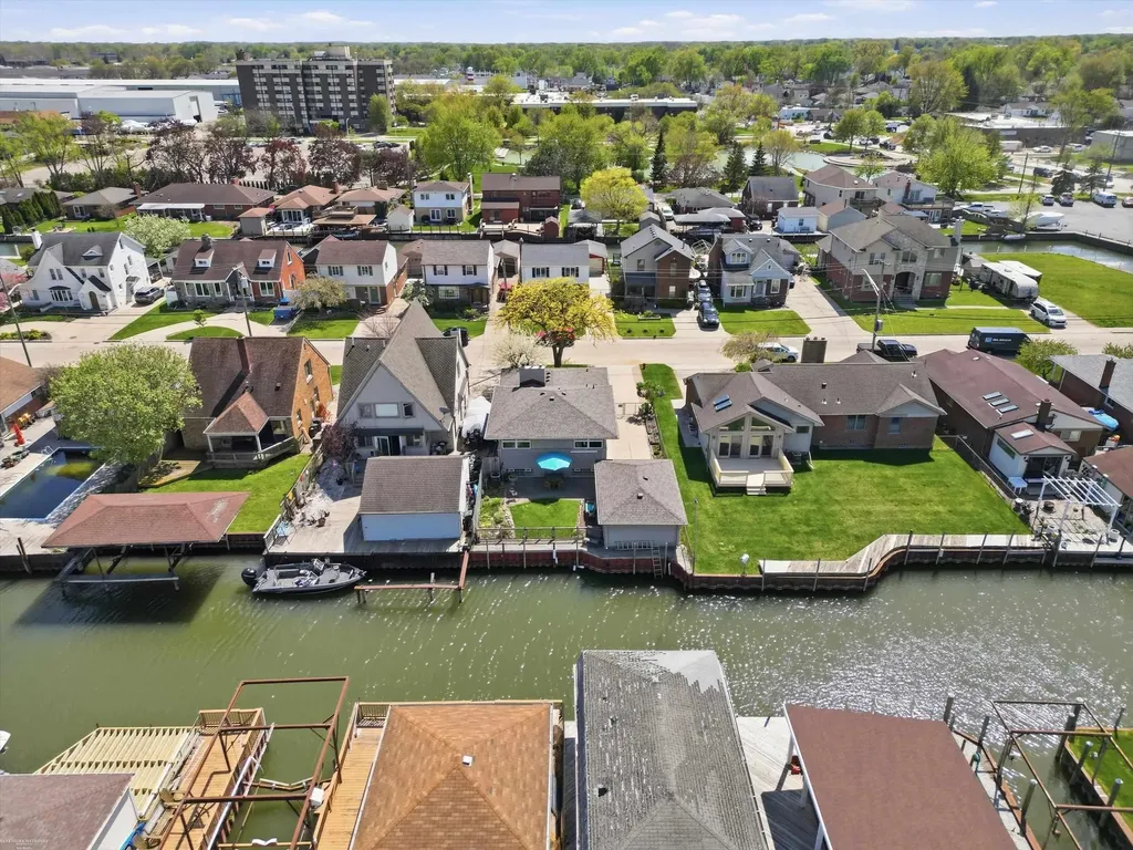 22445 Lange Street St. Clair Shores City MI 48080