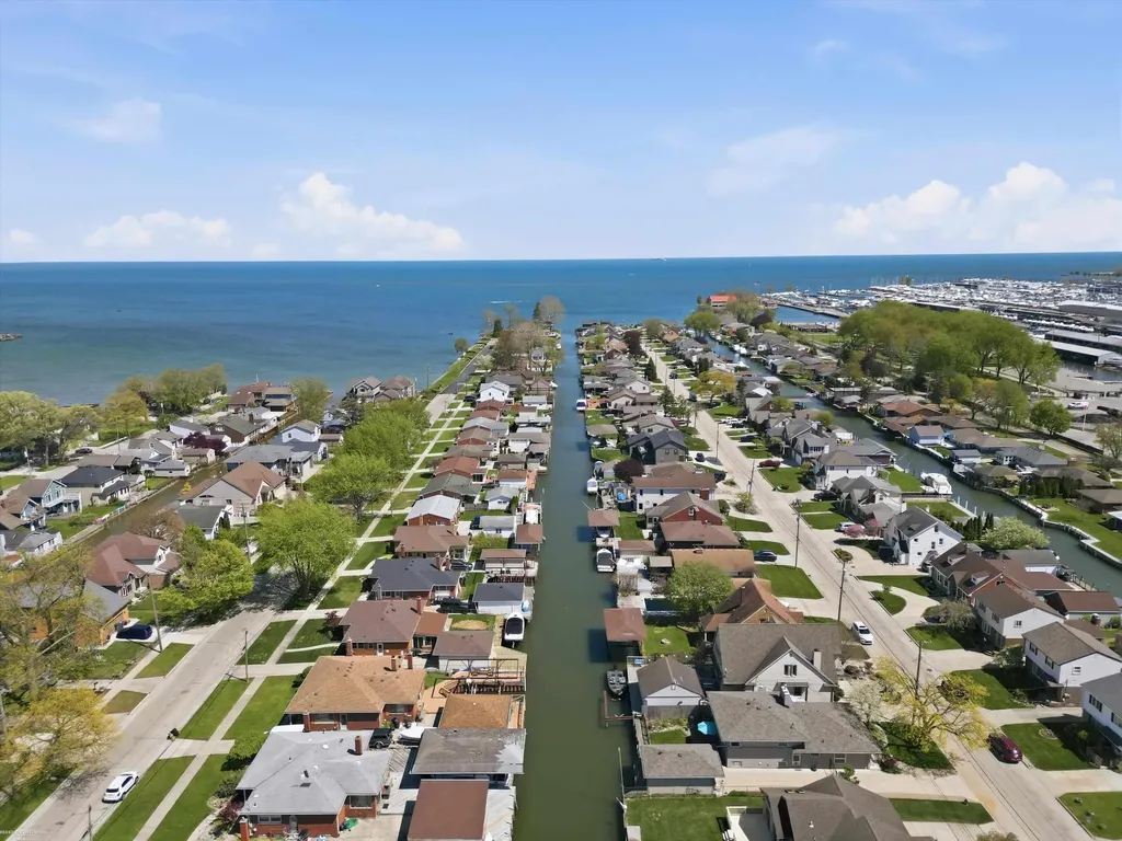 22445 Lange Street St. Clair Shores City MI 48080