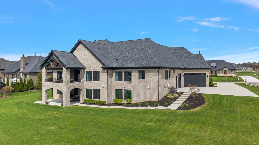 61573 Cotswold Drive Washington Township MI 48094
