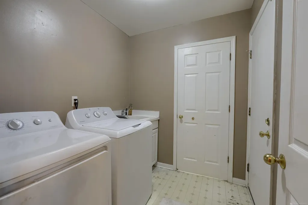 38895 Ridgeview Circle Clinton Charter Township MI 48036