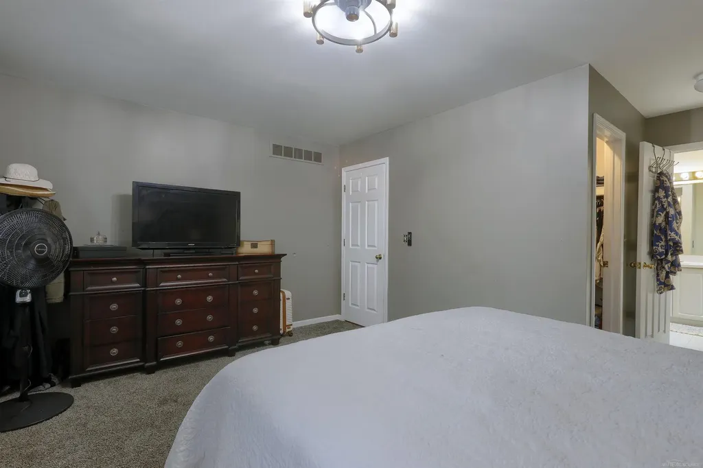 38895 Ridgeview Circle Clinton Charter Township MI 48036