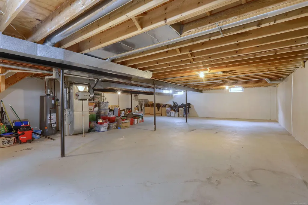 38895 Ridgeview Circle Clinton Charter Township MI 48036